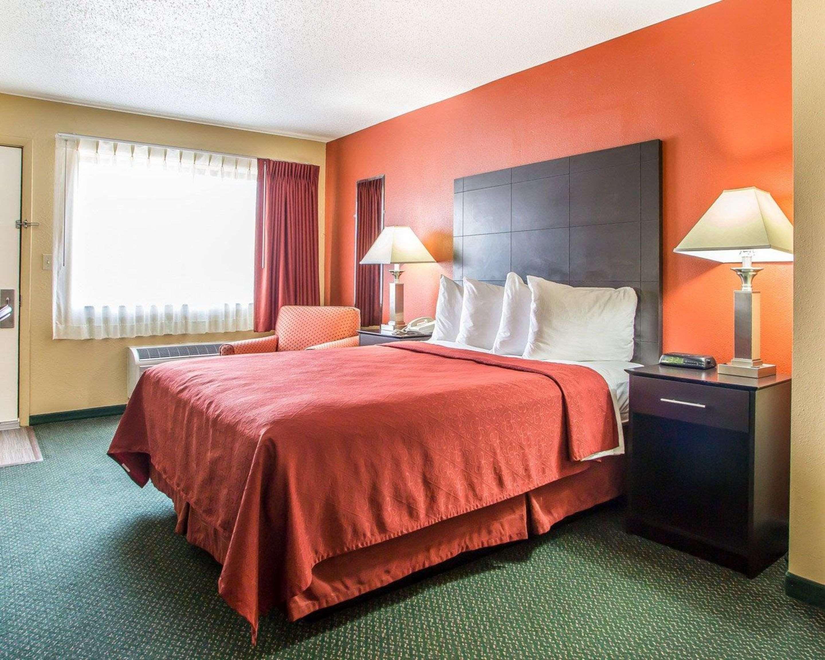 Quality Inn Morton At I-74 Exteriér fotografie
